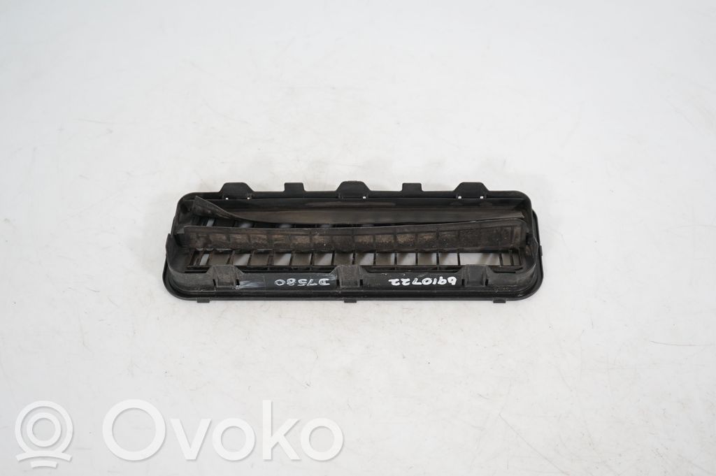 Quarter panel pressure vent (5)