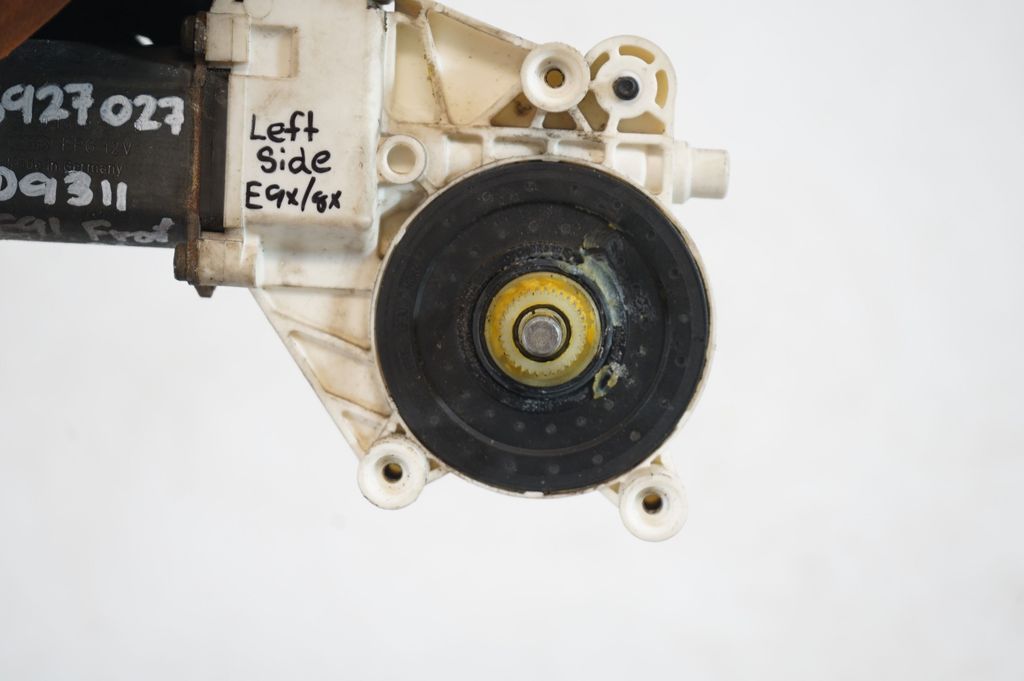 Front door window regulator with motor (6)