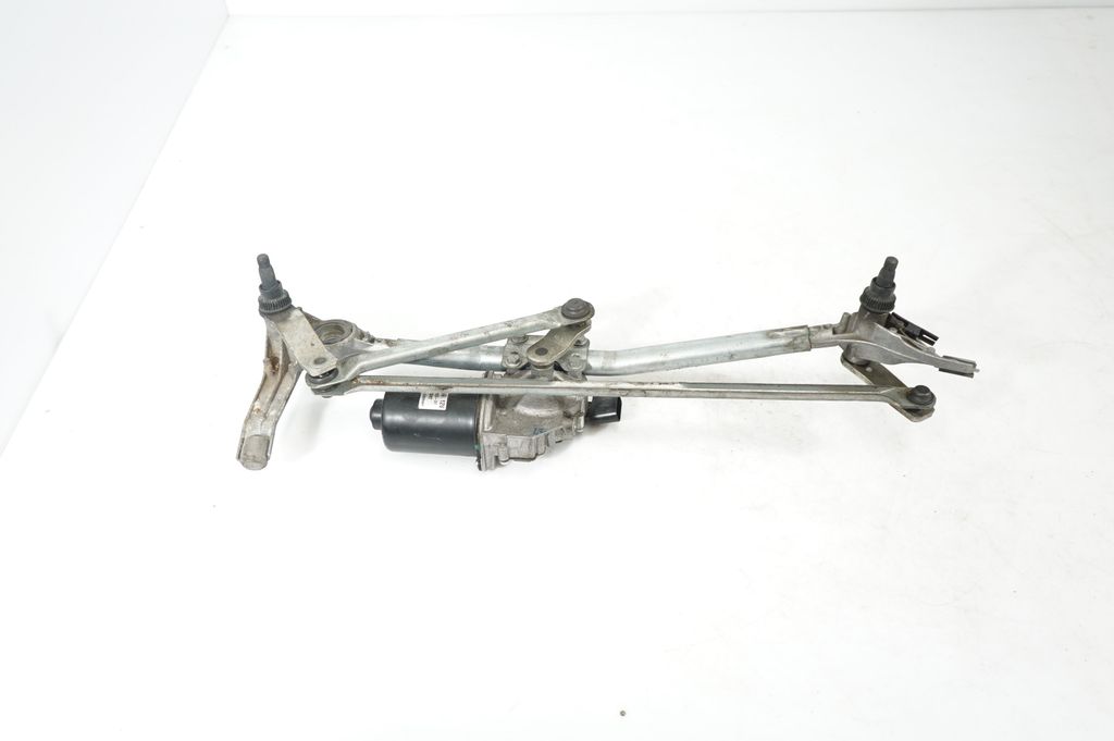 Front wiper linkage and motor (5)