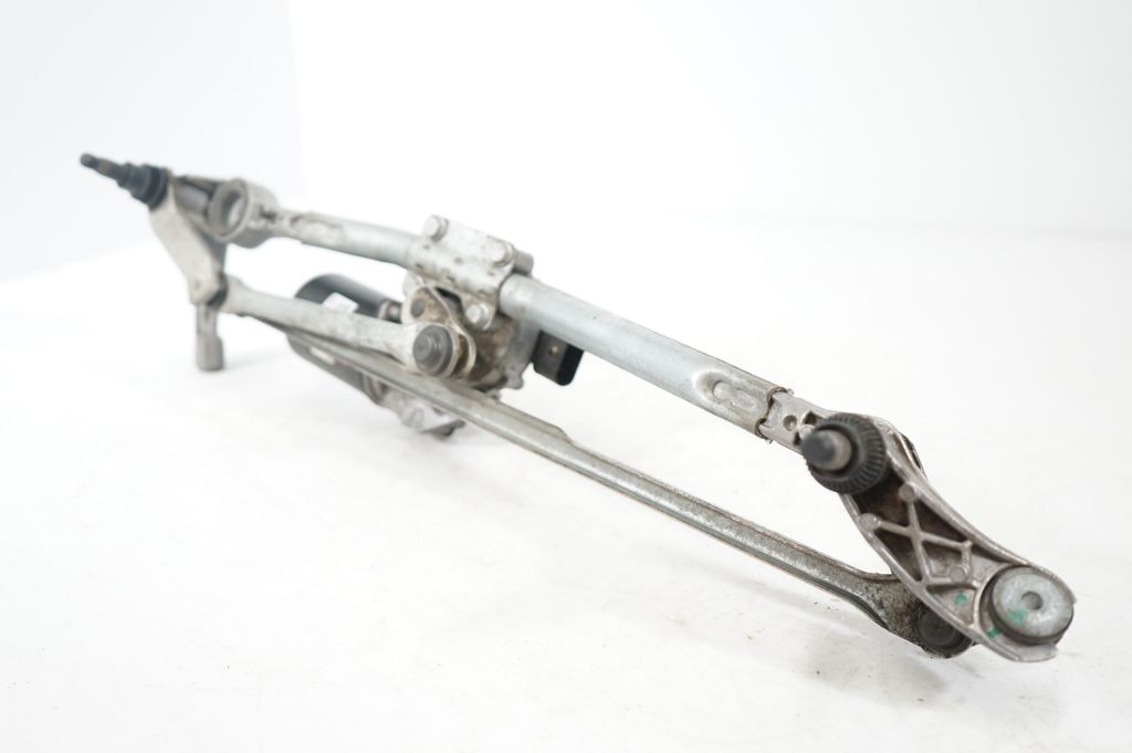 Front wiper linkage and motor (6)