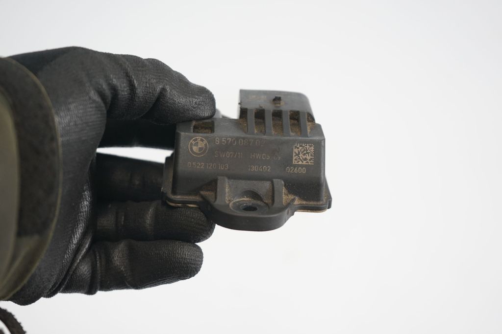 Glow plug pre-heat relay (7)