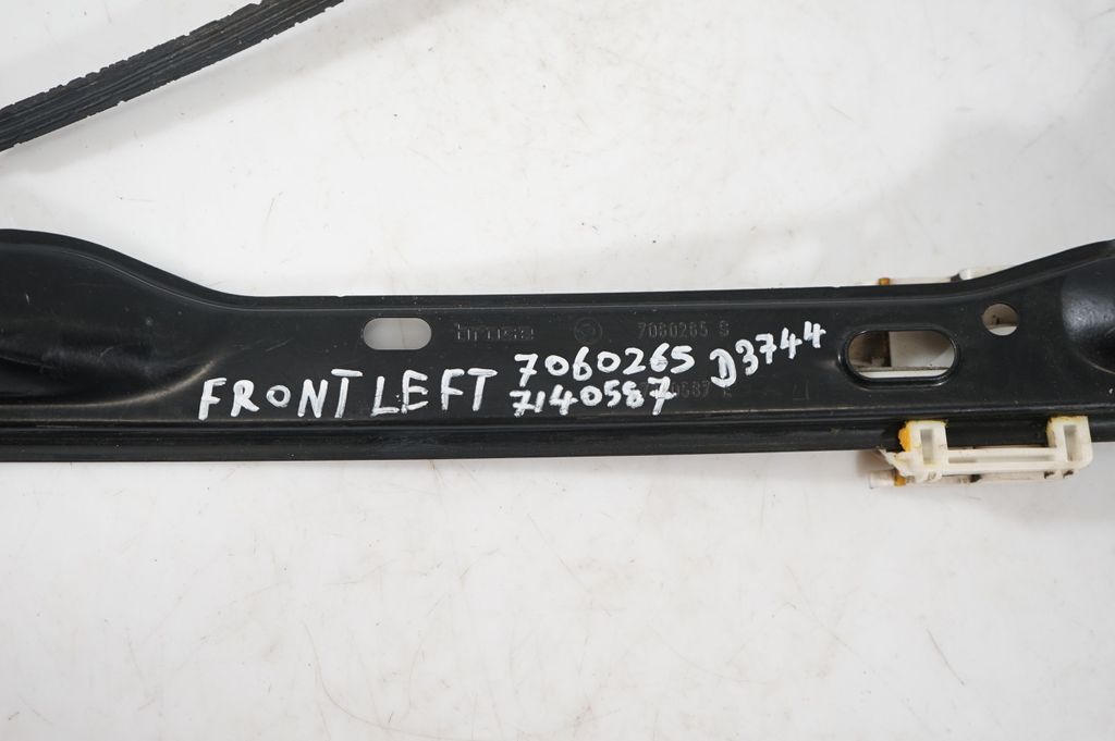 Front door window regulator with motor (9)