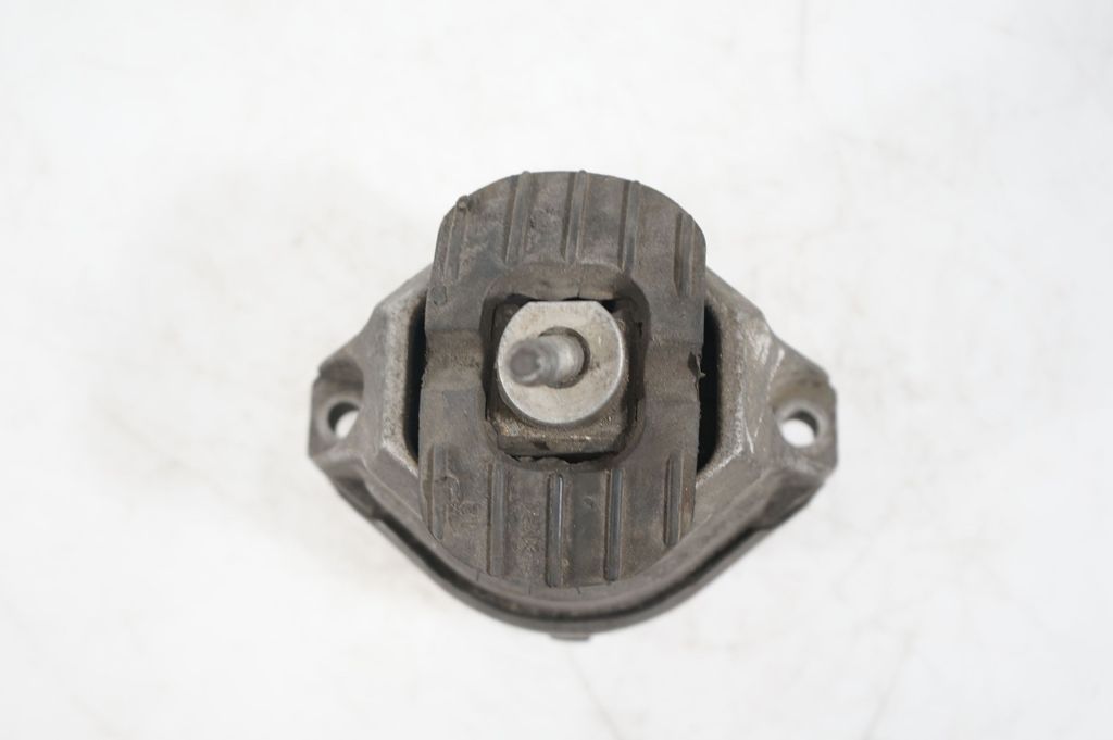 Engine mount bracket (7)
