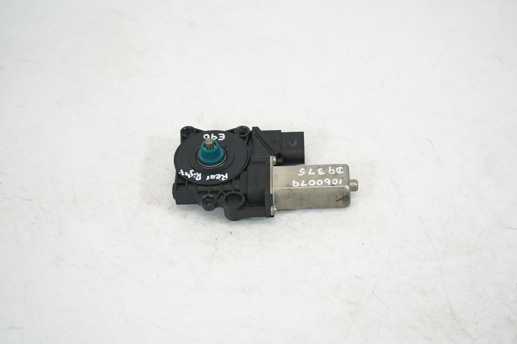 Rear door window regulator with motor (3)