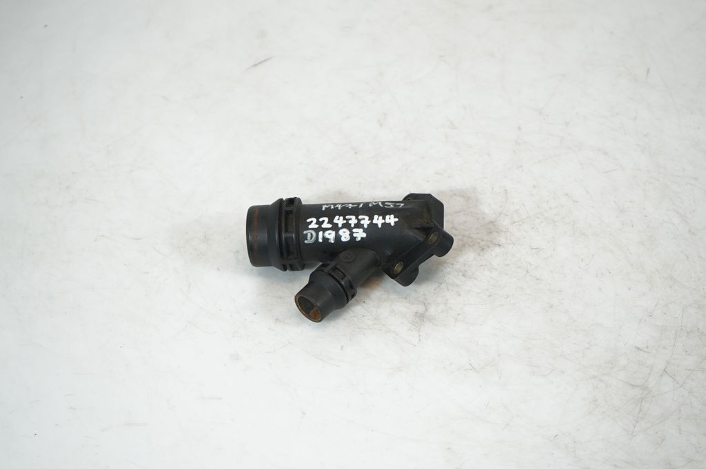 Engine coolant pipe/hose