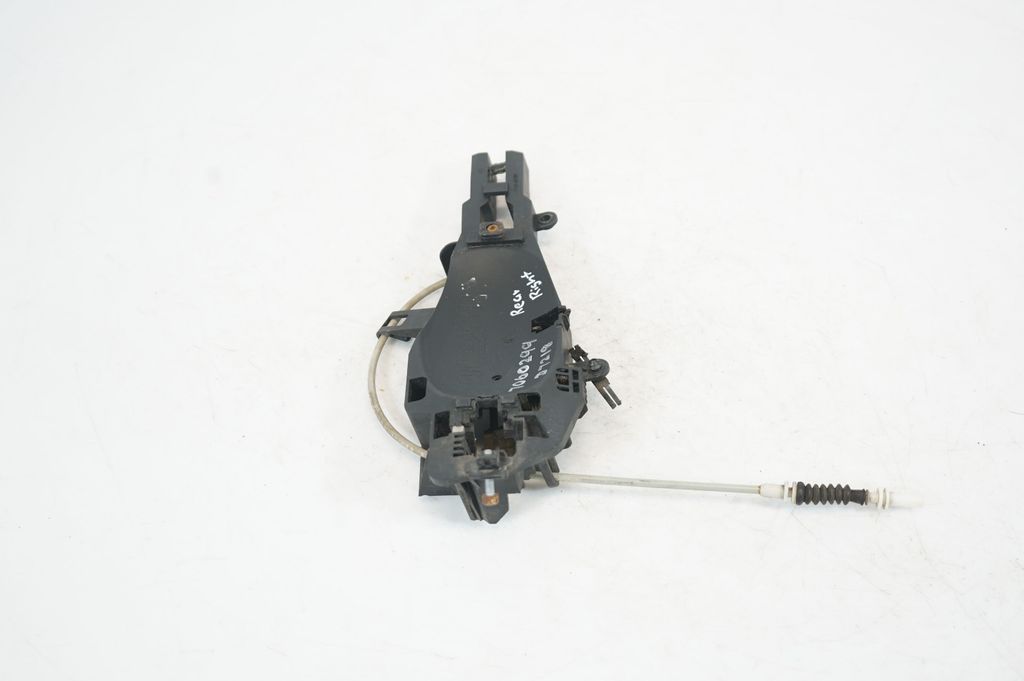 Rear door exterior handle/bracket (4)