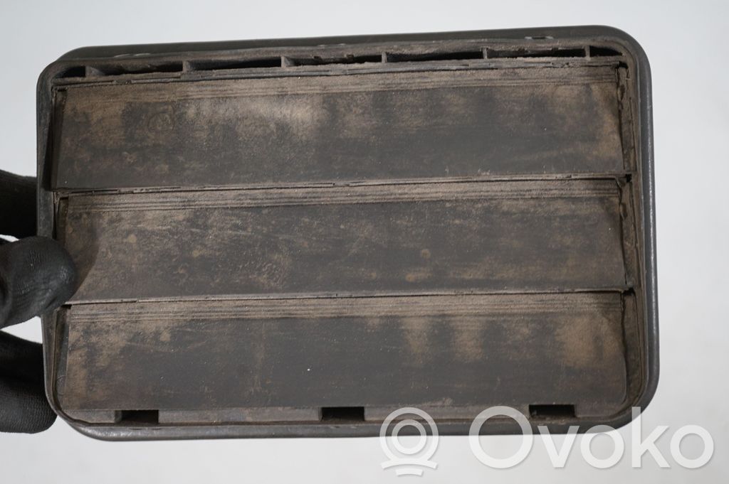 Quarter panel pressure vent (7)