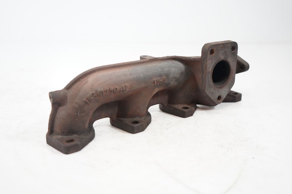 Exhaust manifold (7)