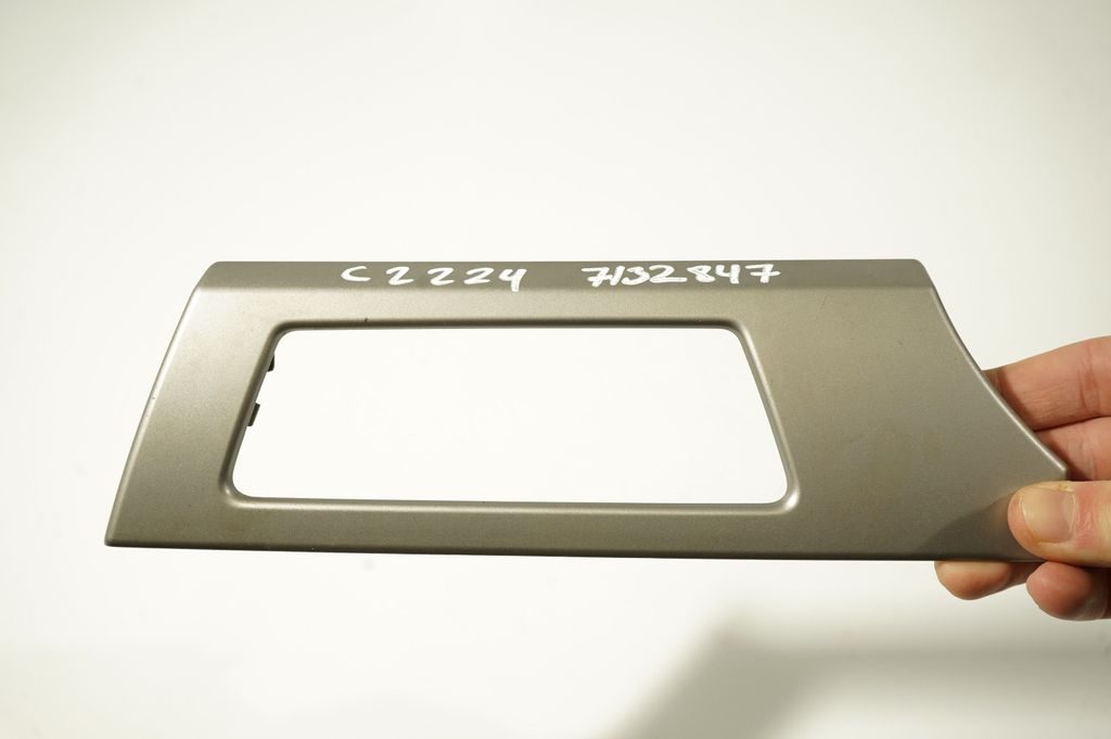 Dashboard glove box trim (8)