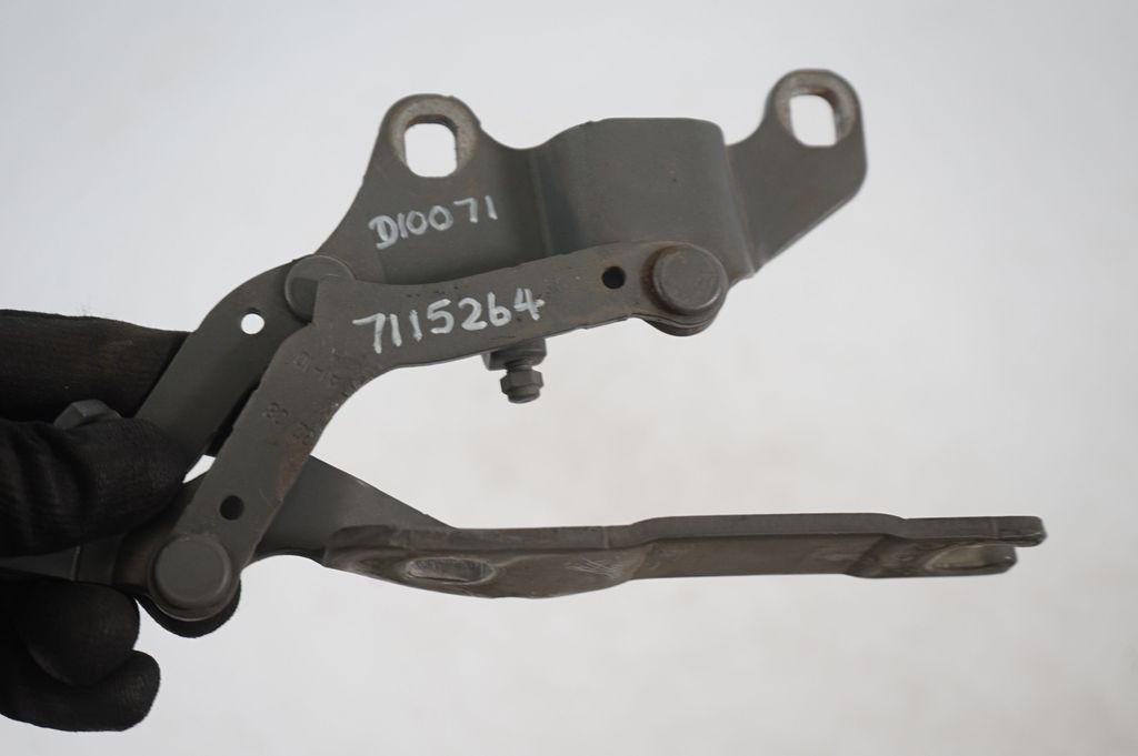 Engine bonnet/hood hinges (7)