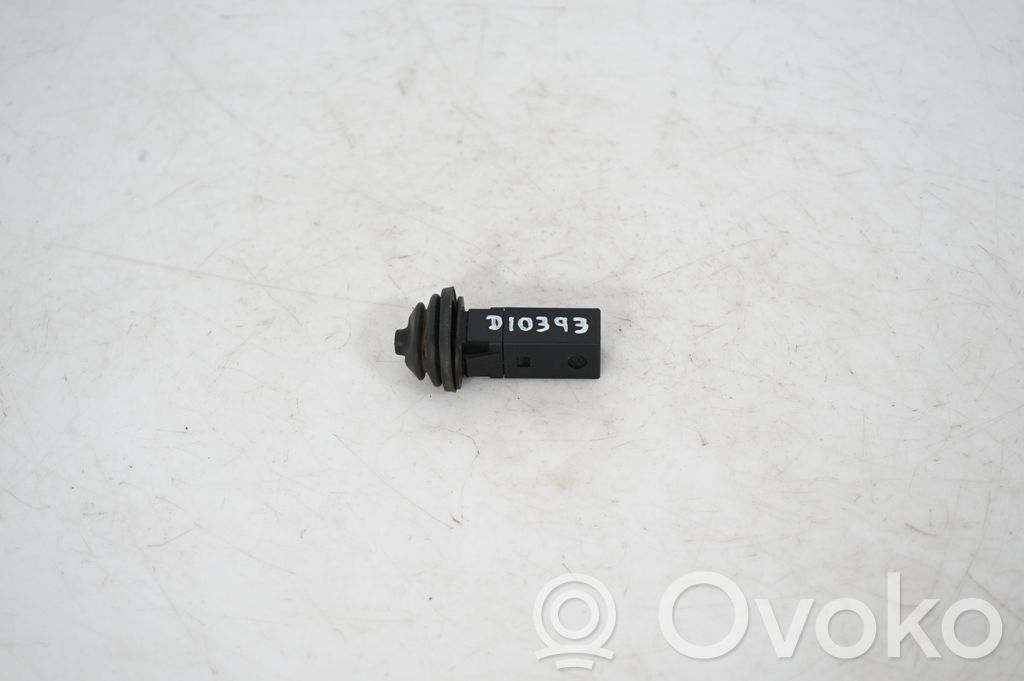 Fuel tank cap lock (5)