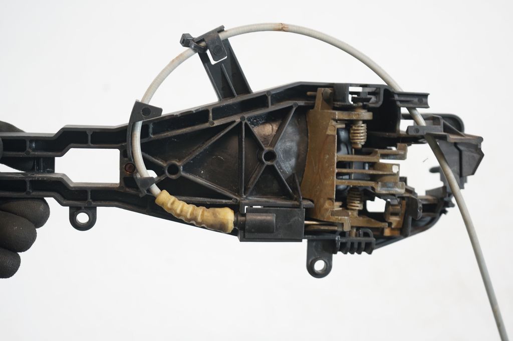 Rear door exterior handle/bracket (6)