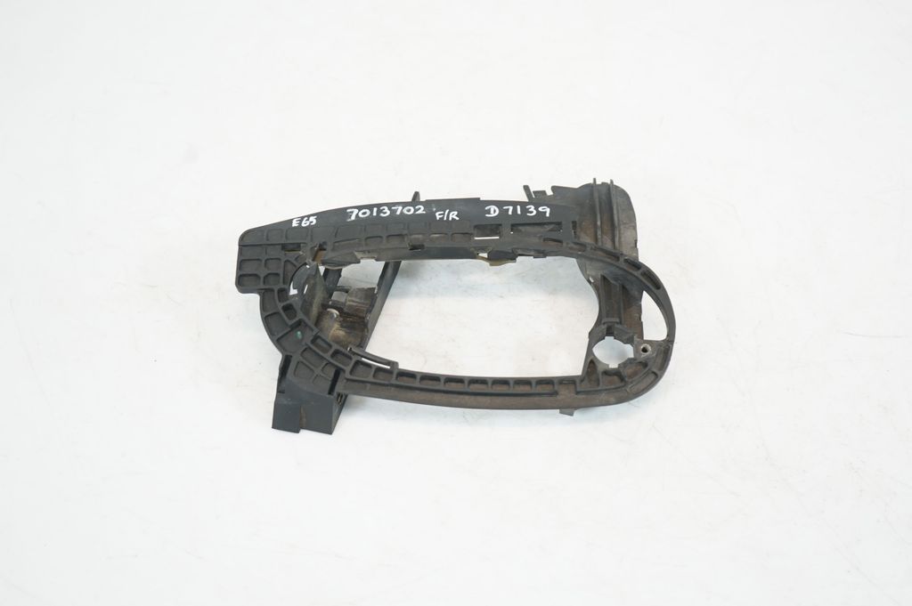 Front door exterior handle/bracket