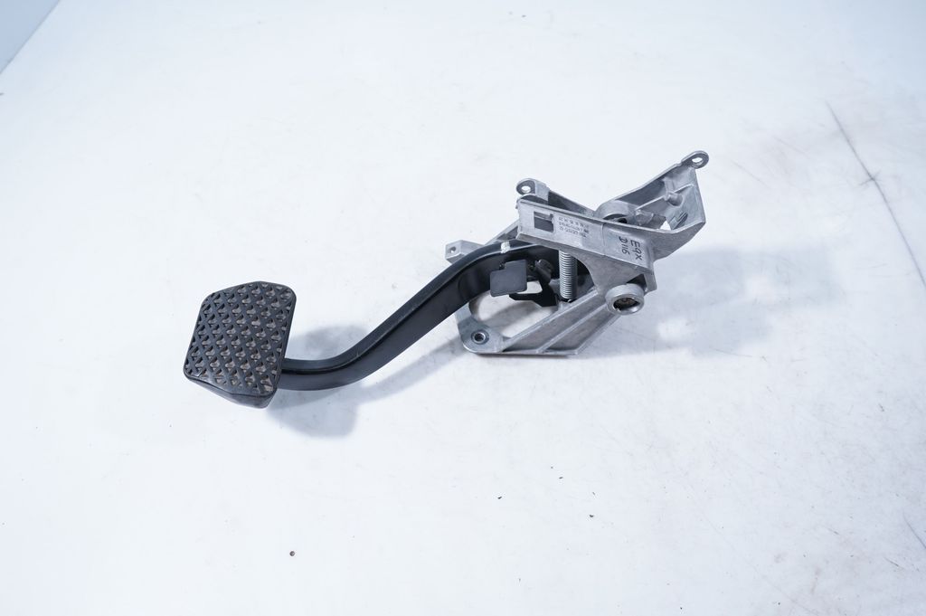 Brake pedal (5)