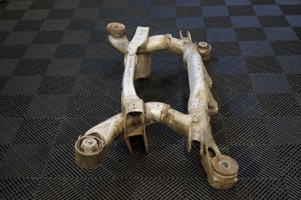 Rear subframe (2)