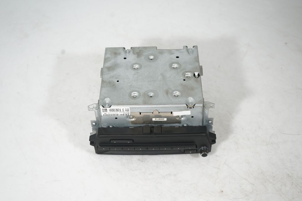 Radio/CD/DVD/GPS head unit (5)