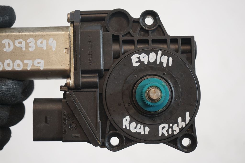 Rear door window regulator with motor (8)