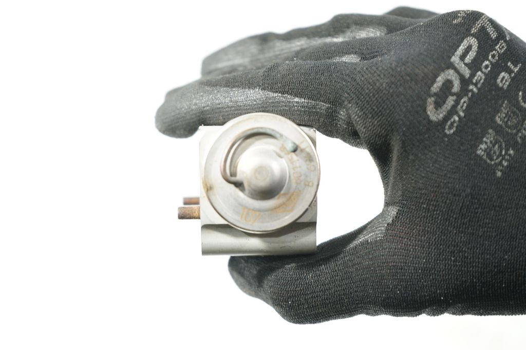 Air conditioning (A/C) expansion valve (8)