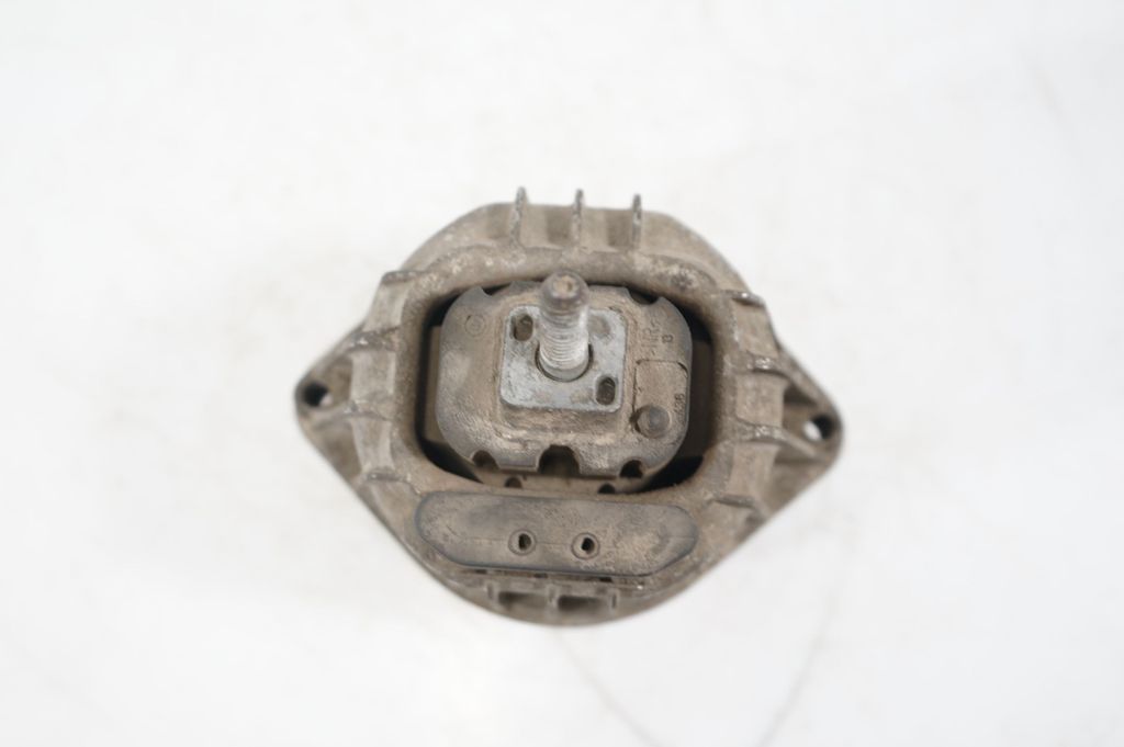 Engine mount bracket (7)