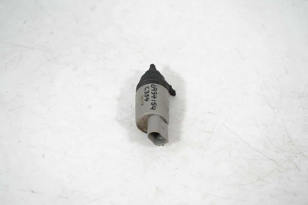 Windscreen/windshield washer pump (2)