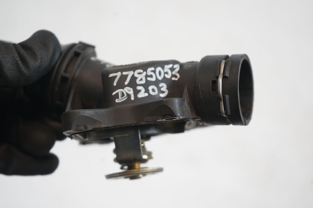 Thermostat/thermostat housing (10)