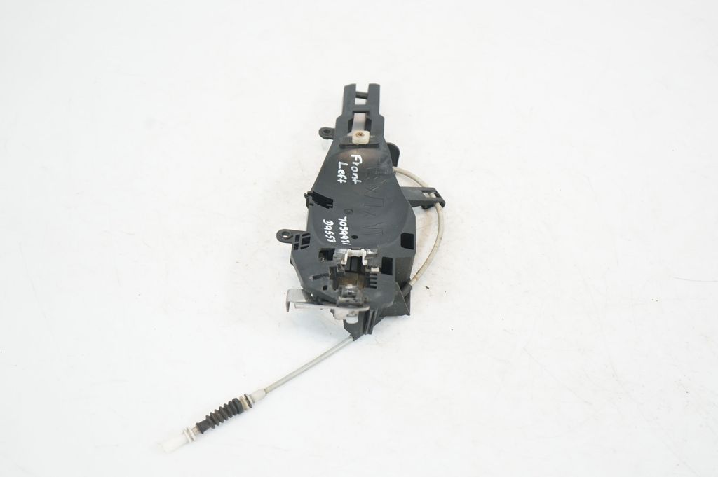 Front door exterior handle/bracket (2)