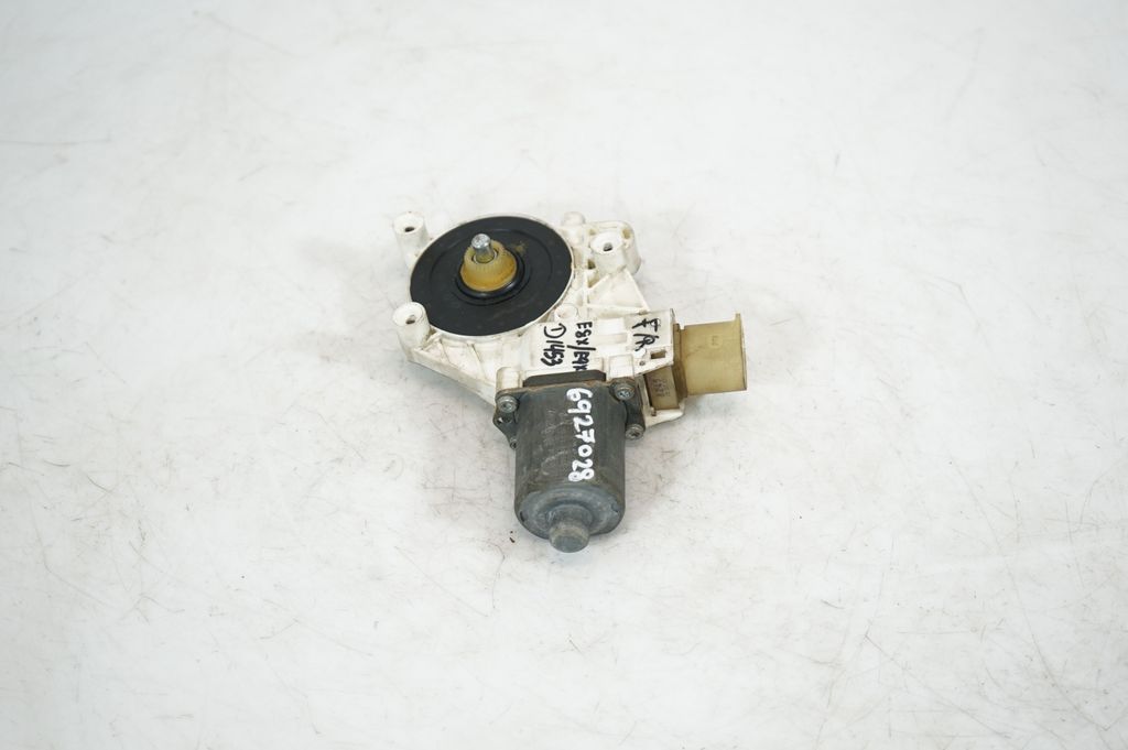 Front door window regulator with motor (2)