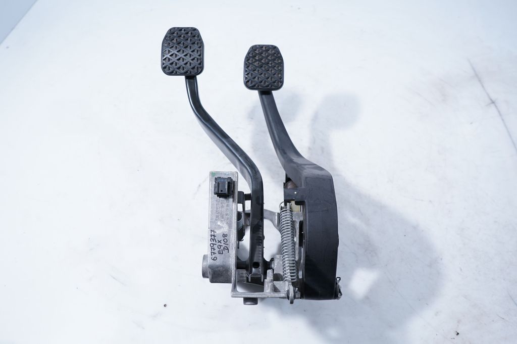 Pedal assembly (2)