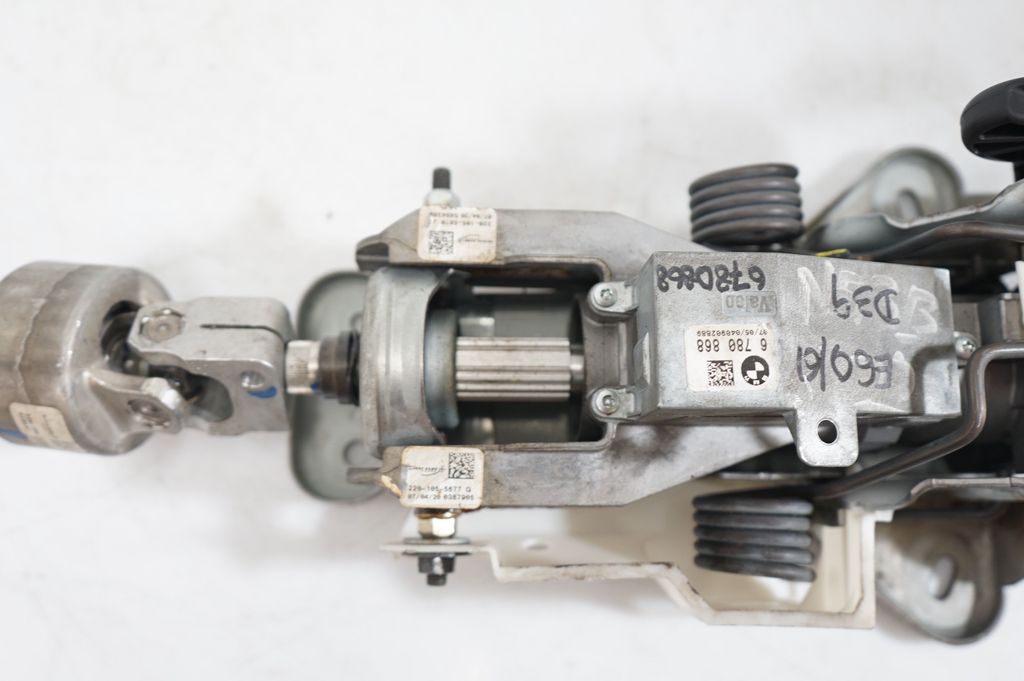 Steering wheel axle (9)