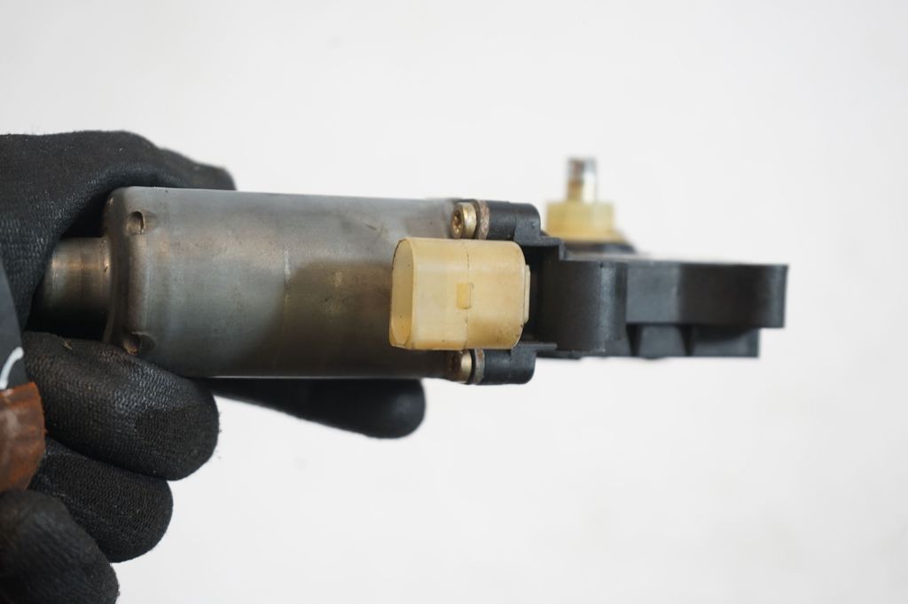 Front door window regulator motor (6)