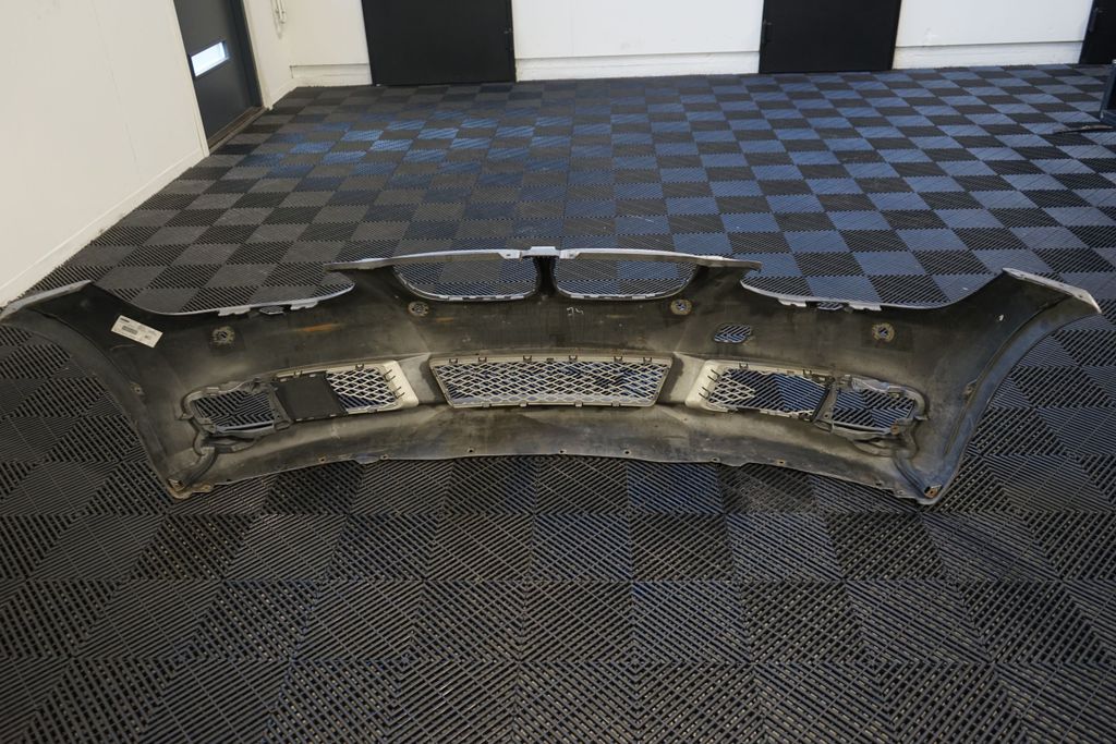 Front bumper (3)
