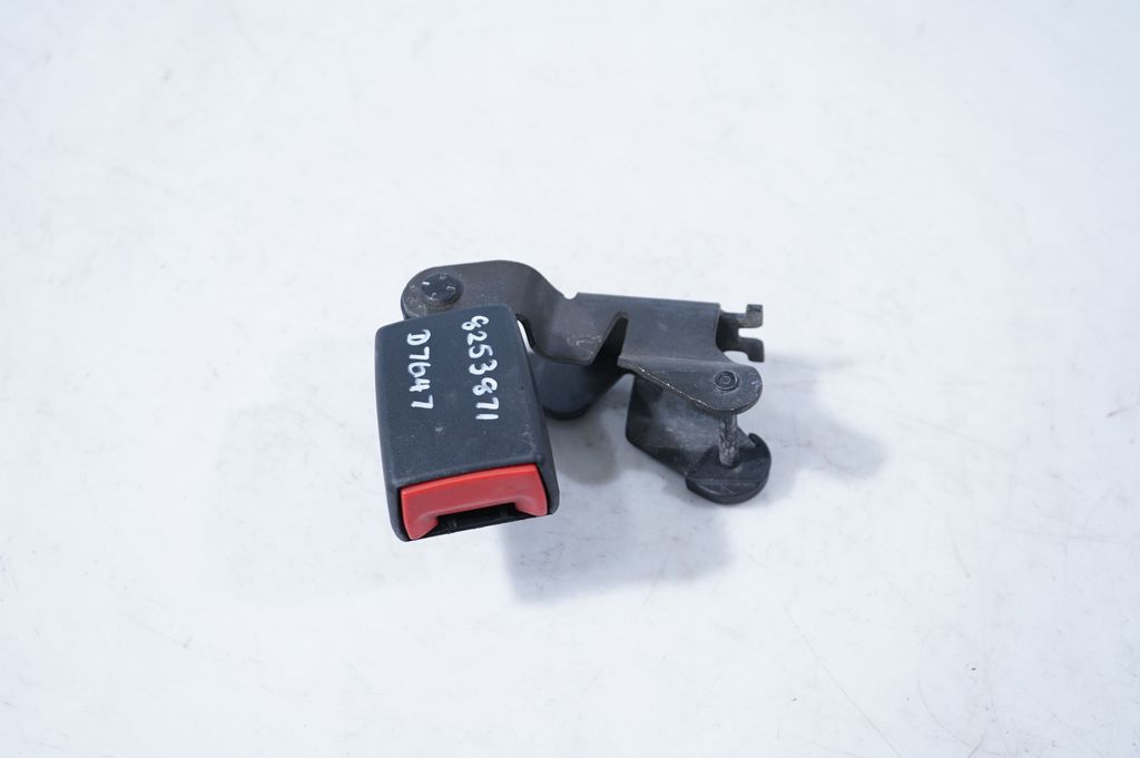 Rear seatbelt buckle (6)