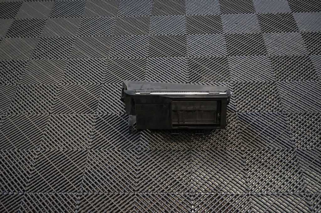 Glove box (5)