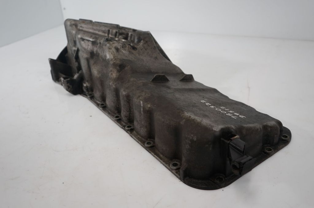 Oil sump (7)