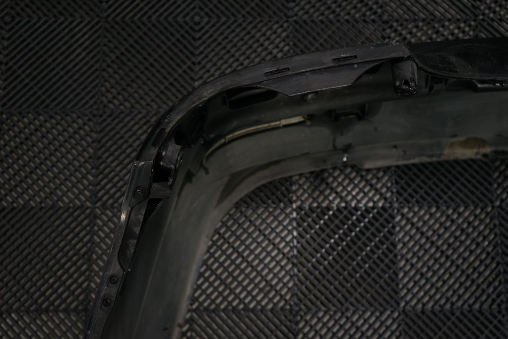 Rear bumper (16)