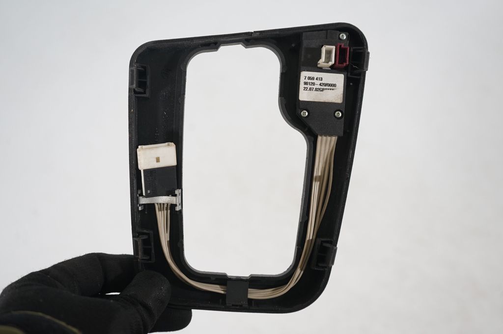 Gear shifter surround trim plastic (6)