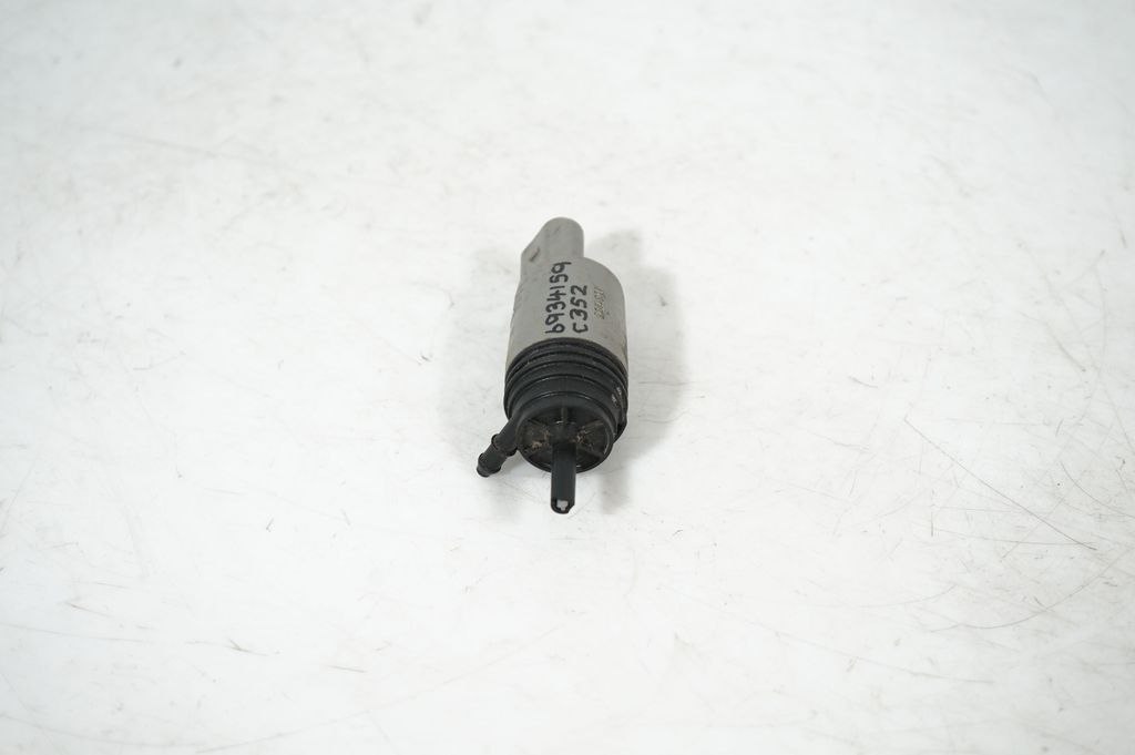 Windscreen/windshield washer pump (4)