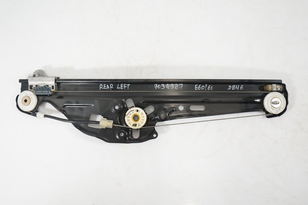 Rear door window regulator with motor (7)