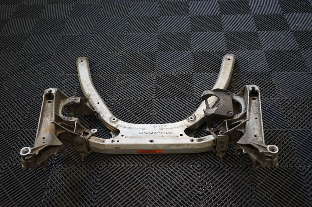Front subframe (3)