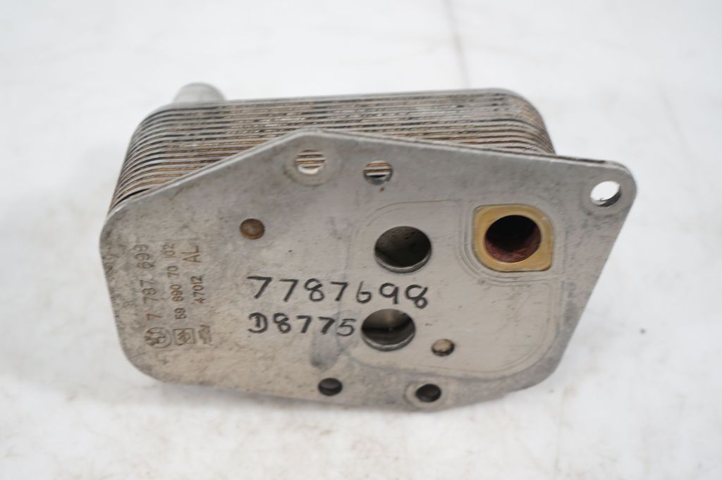 Engine oil radiator (10)