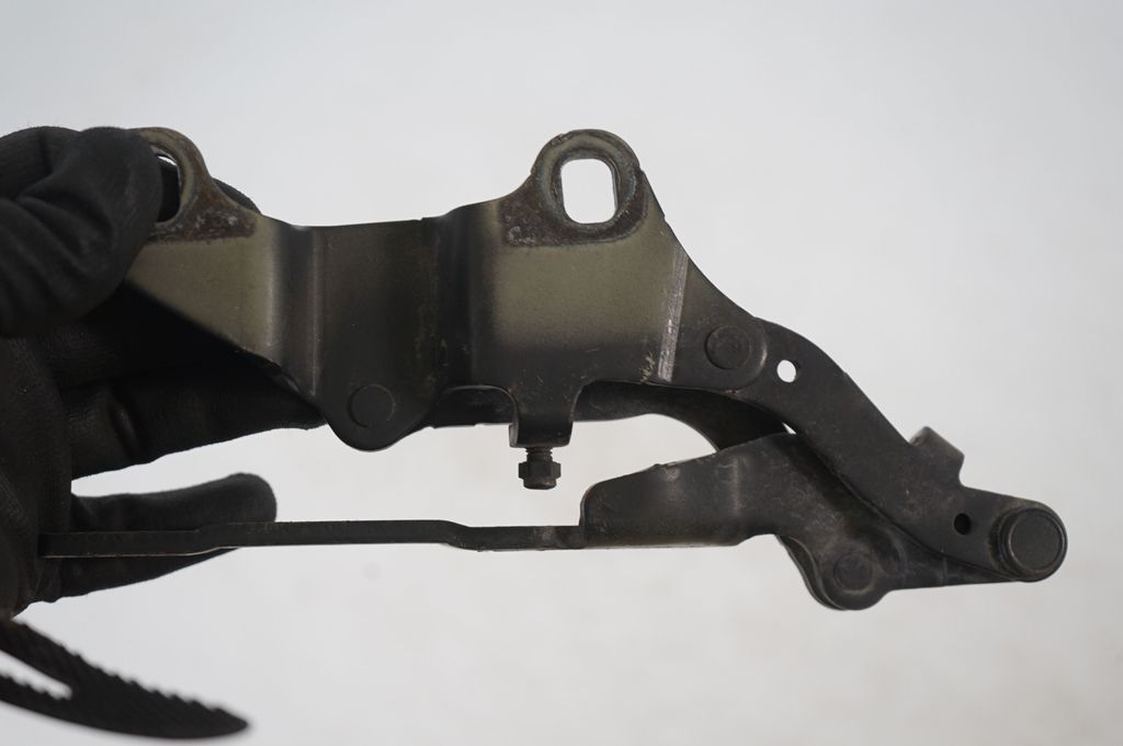 Engine bonnet/hood hinges (6)