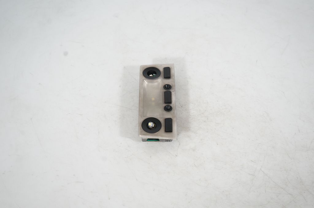 Front seat light (4)