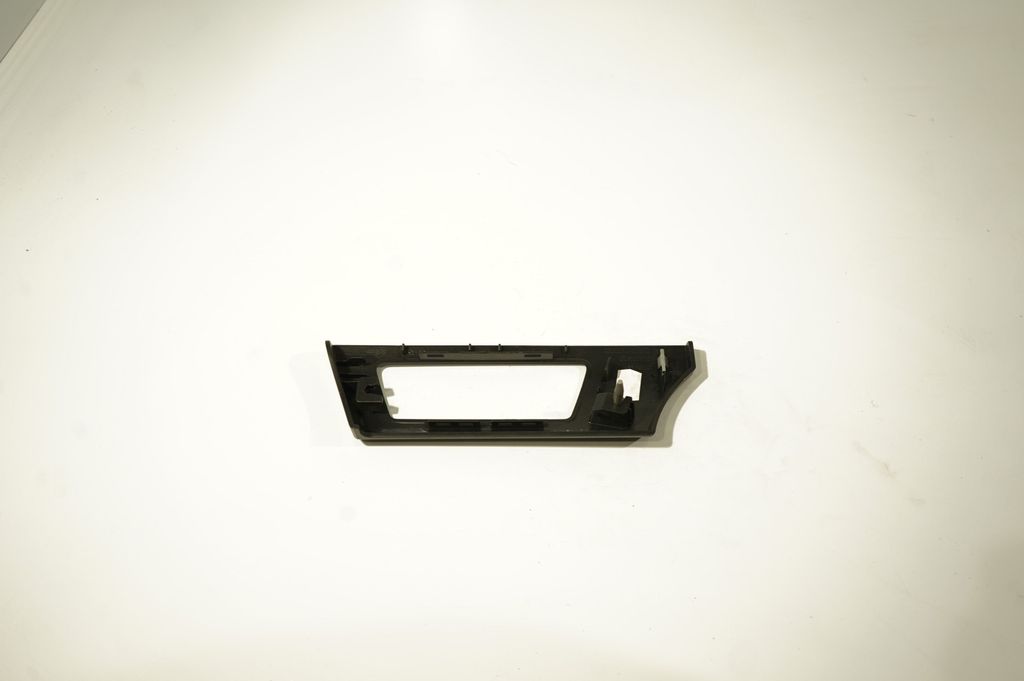 Dashboard glove box trim (6)