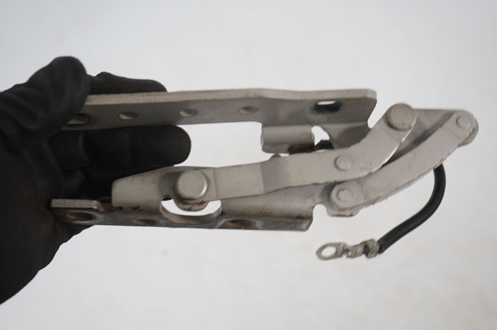 Engine bonnet/hood hinges (6)