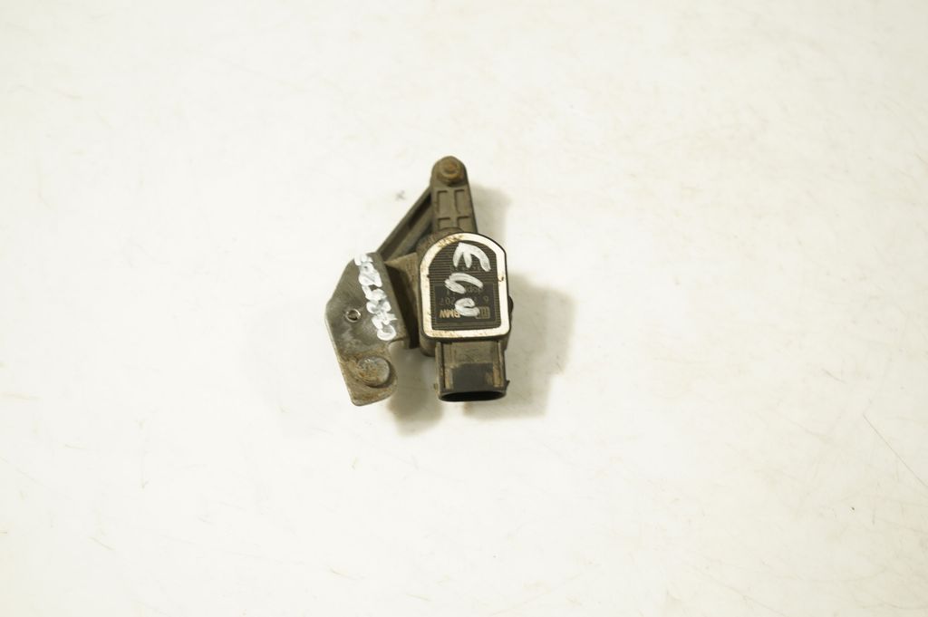 Headlight/headlamp level sensor