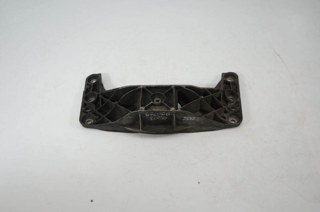 Gearbox mounting bracket