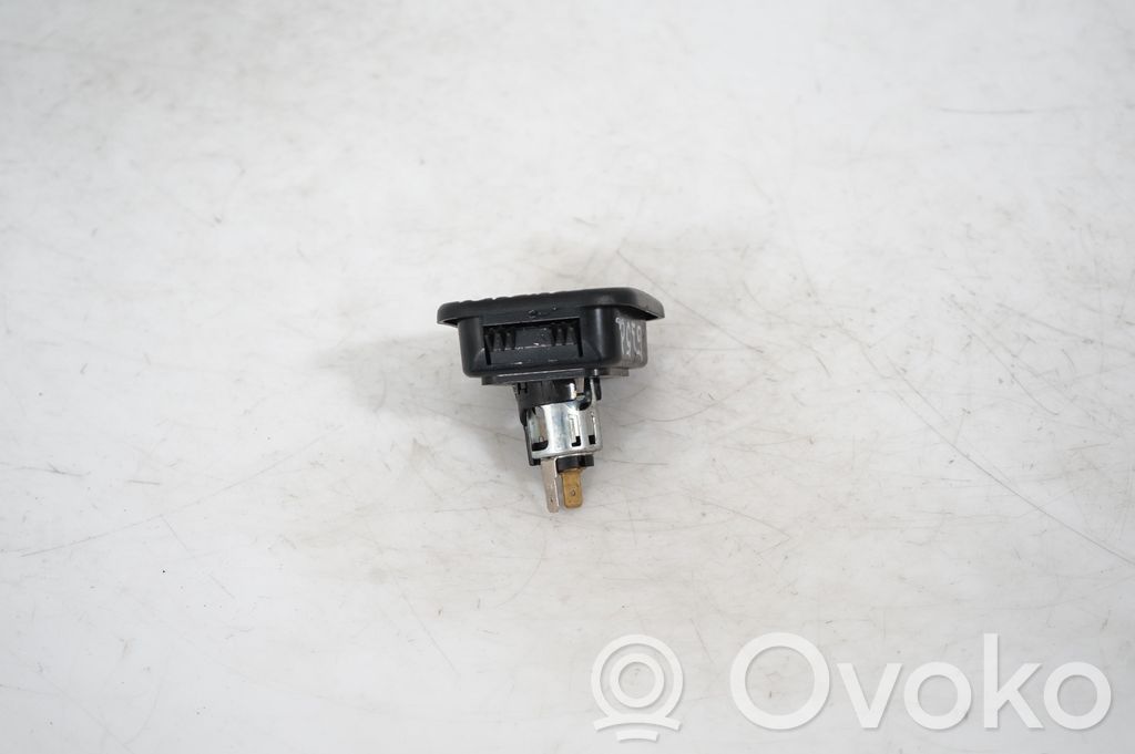 12 V Socket (rear) (3)