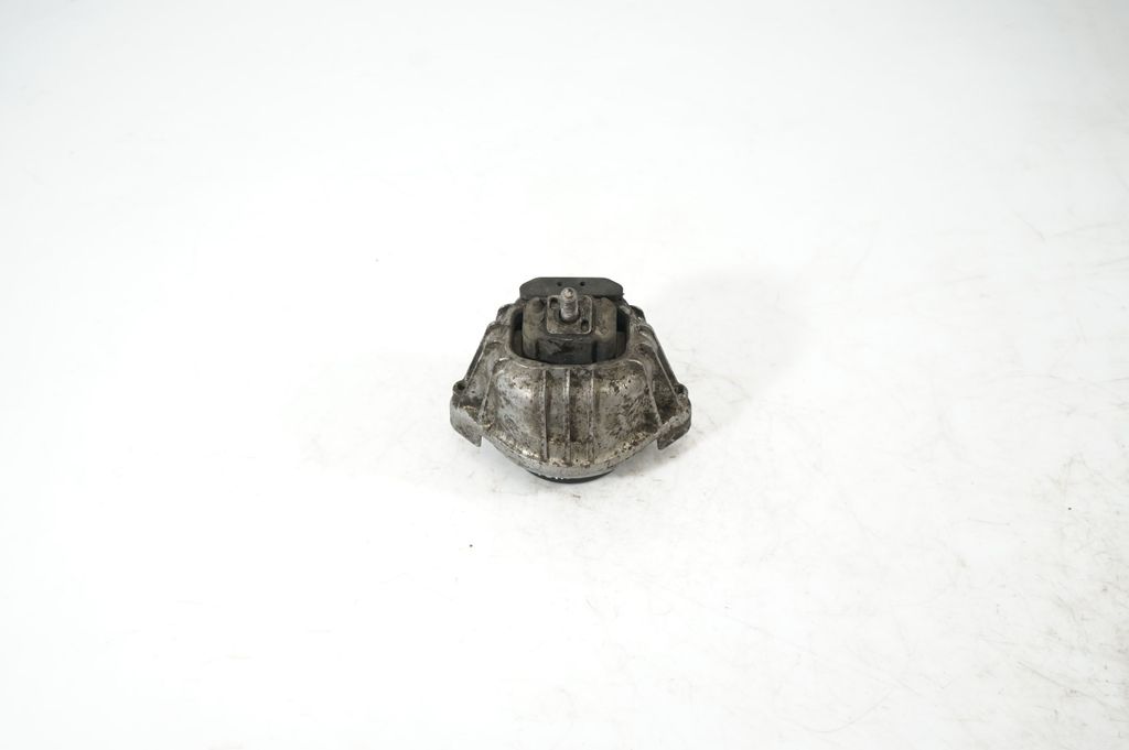 Engine mount bracket