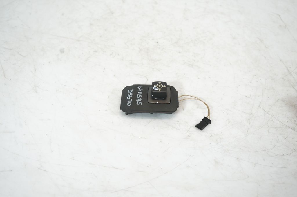 Steering wheel adjustment switch (2)