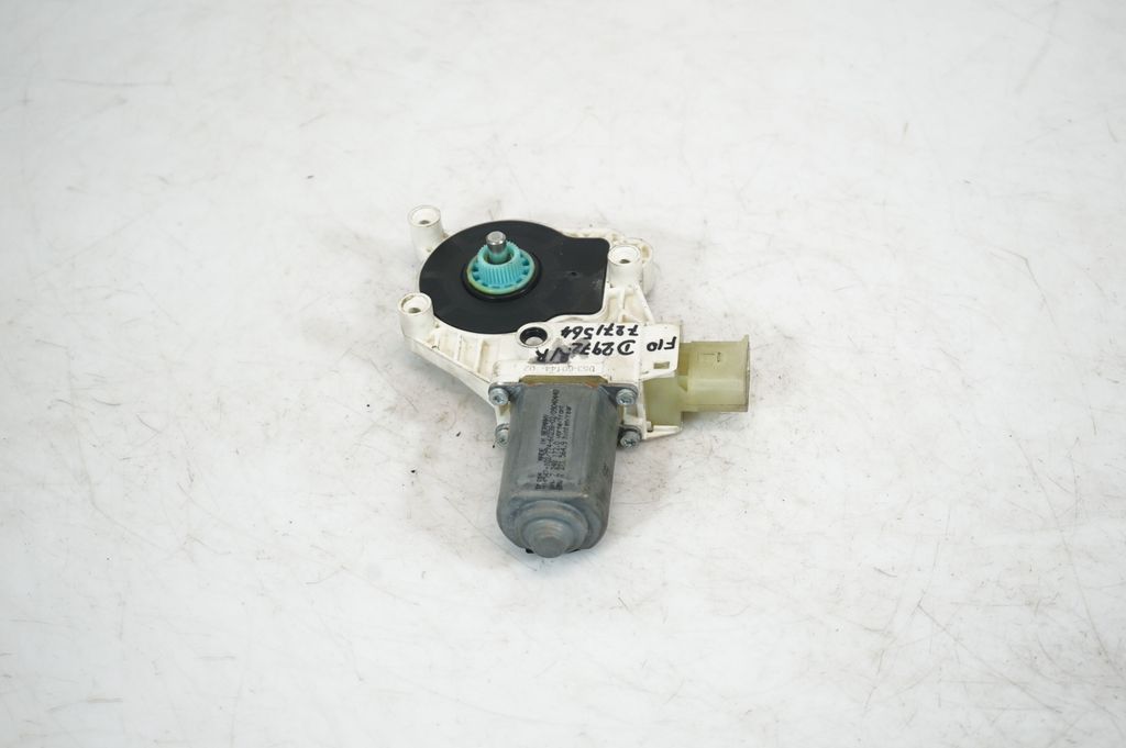 Front door window regulator motor (2)
